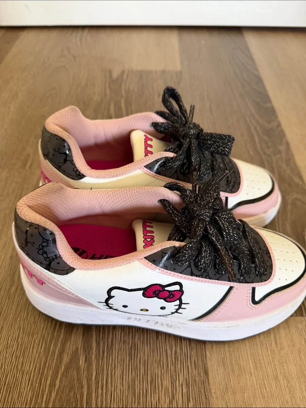 Hello Kitty Pink heelys sneakers